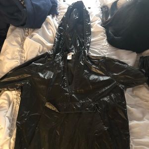 BLACK PULLOVER RAIN JACKET